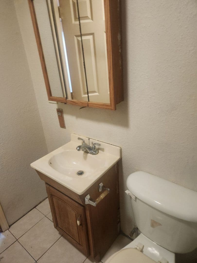 Agency Apartment: 227 W. Wapello St.