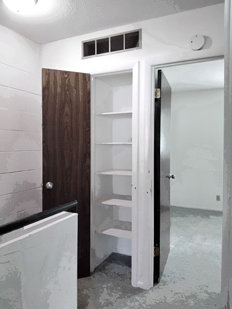 Ottumwa Apartment: 342 E. Park Ave.