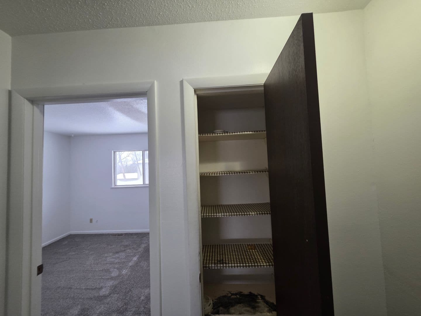 Ottumwa Apartment: 342 E. Park Ave.