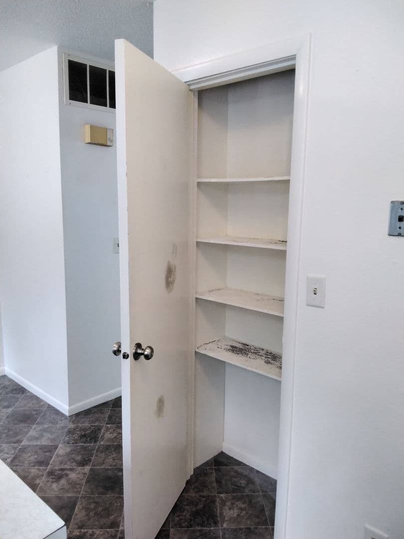 Ottumwa Apartment: 342 E. Park Ave.