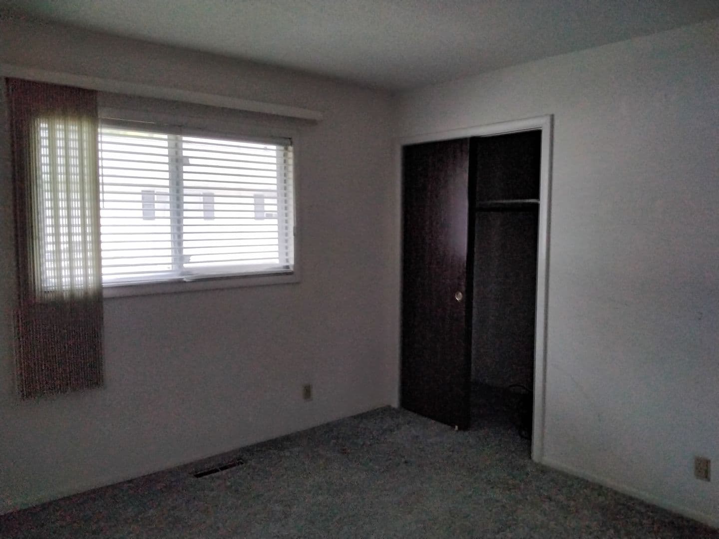 Ottumwa Apartment: 342 E. Park Ave.