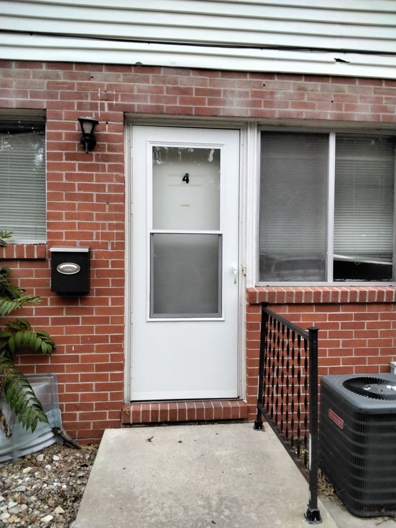 Ottumwa Apartment: 342 E. Park Ave.