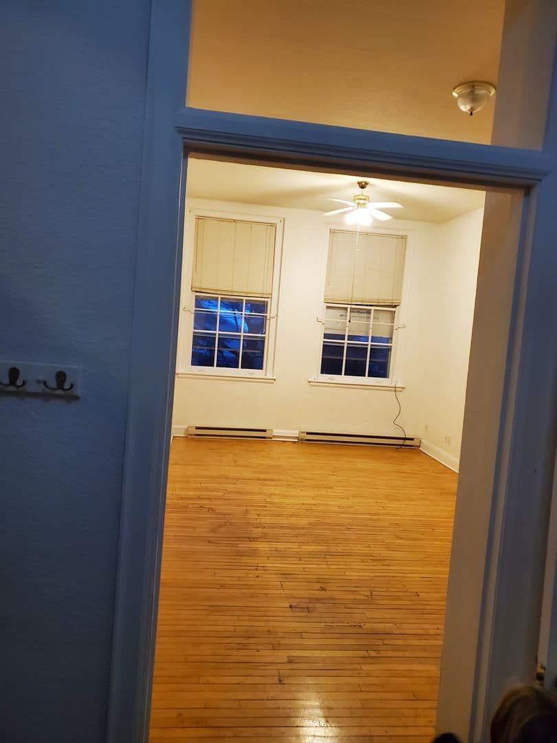 Agency Apartment: 227 W. Wapello St.