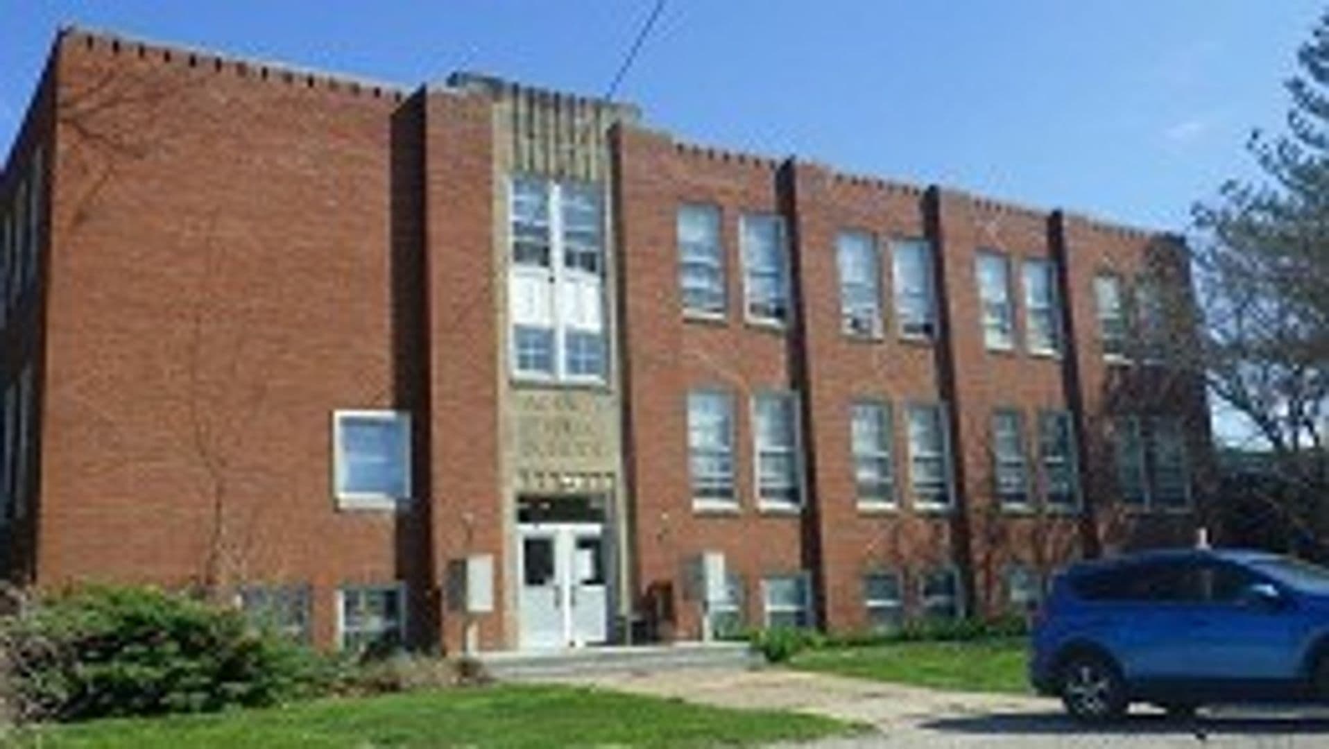 Agency Apartment: 227 W. Wapello St.
