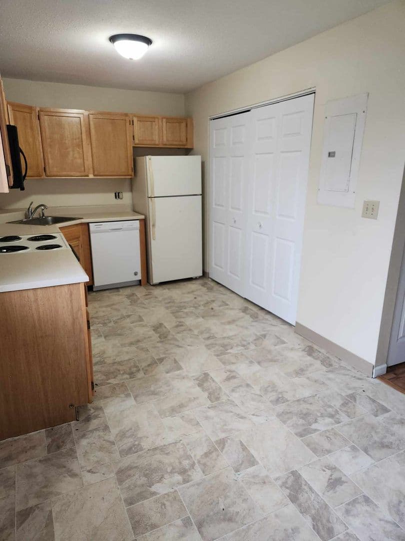 Mt. Pleasant Apartment: 915 W. Hill Ave.