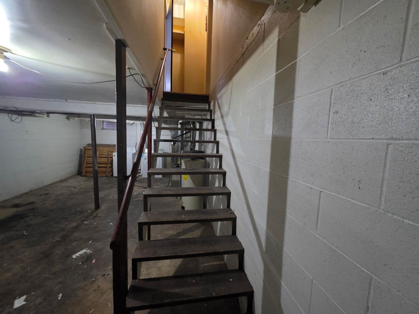 Ottumwa Apartment: 342 E. Park Ave.
