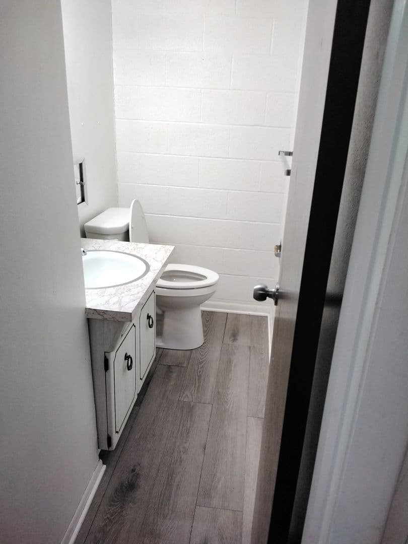 Ottumwa Apartment: 342 E. Park Ave.