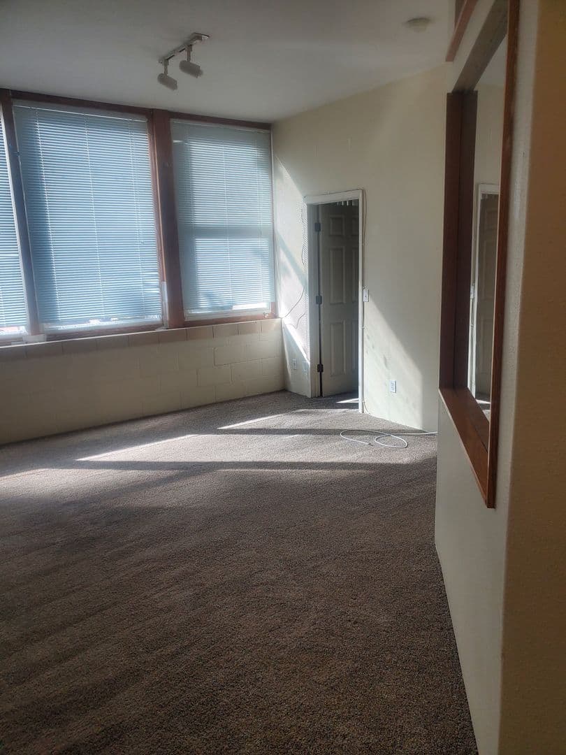 Agency Apartment: 227 W. Wapello St.