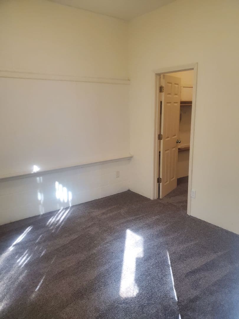 Agency Apartment: 227 W. Wapello St.