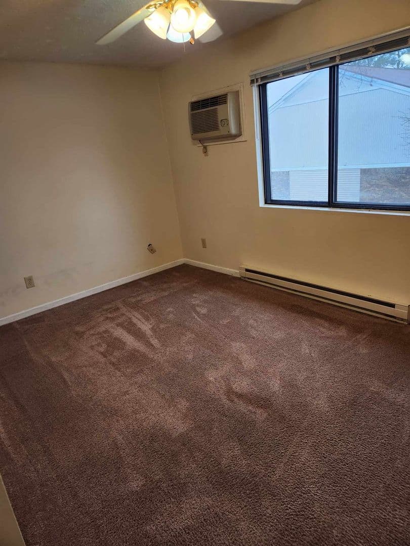 Mt. Pleasant Apartment: 915 W. Hill Ave.