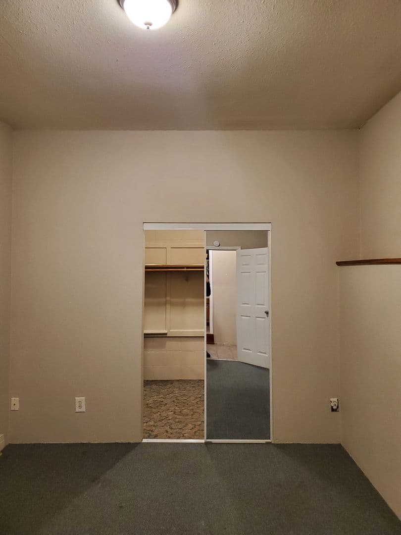 Agency Apartment: 227 W. Wapello St.