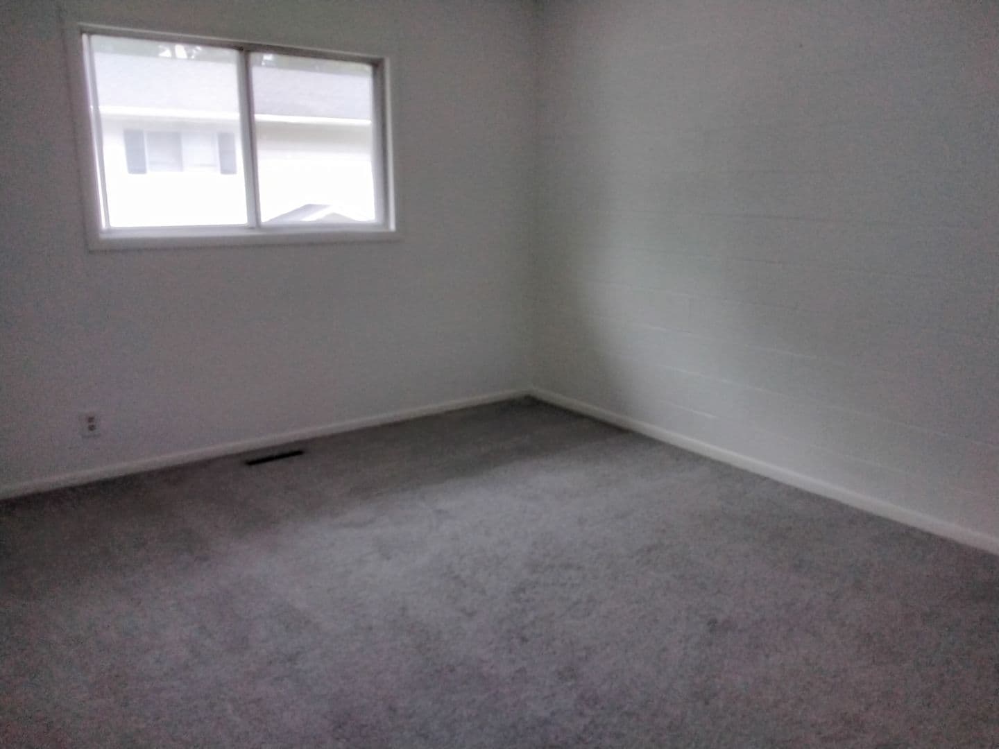 Ottumwa Apartment: 342 E. Park Ave.