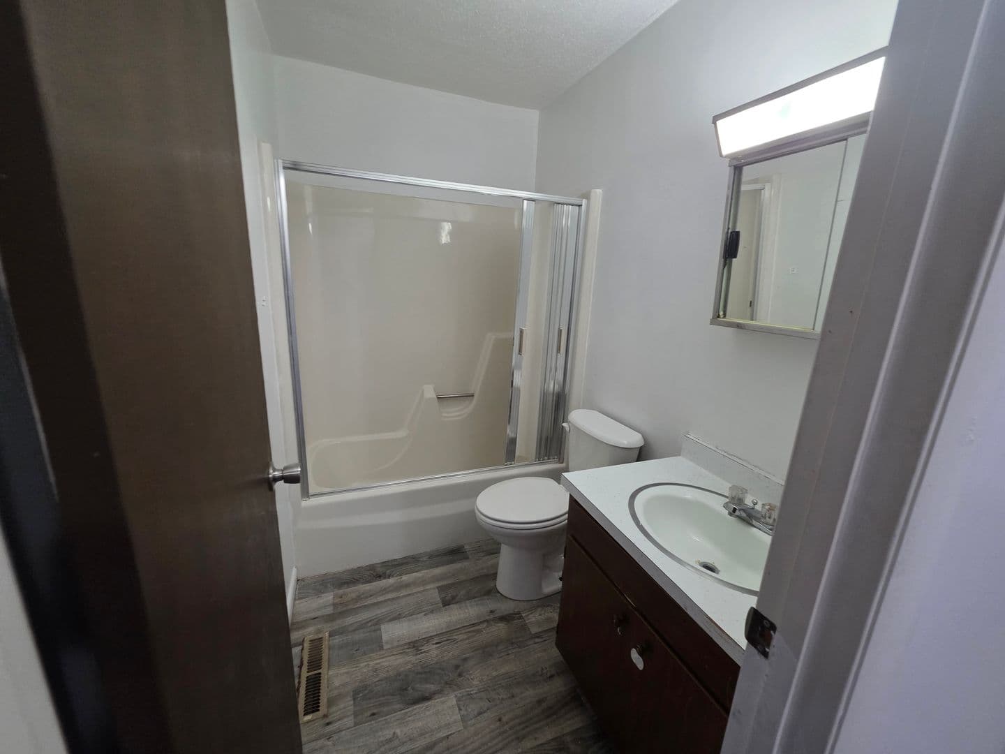 Ottumwa Apartment: 342 E. Park Ave.