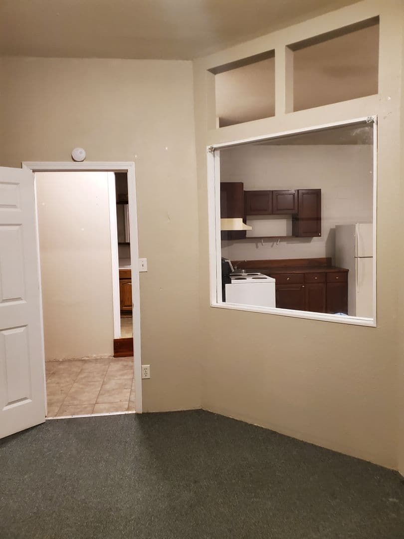 Agency Apartment: 227 W. Wapello St.