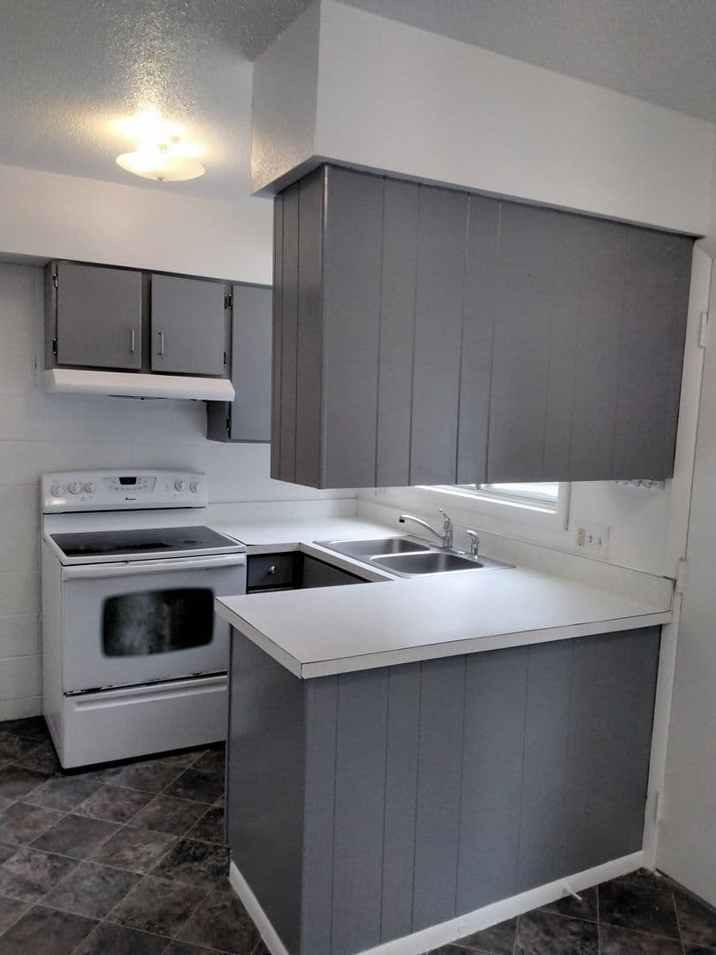 Ottumwa Apartment: 342 E. Park Ave.