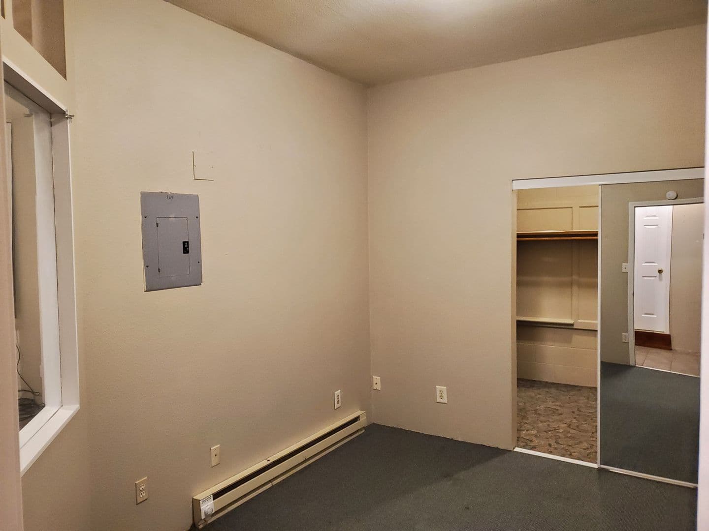 Agency Apartment: 227 W. Wapello St.