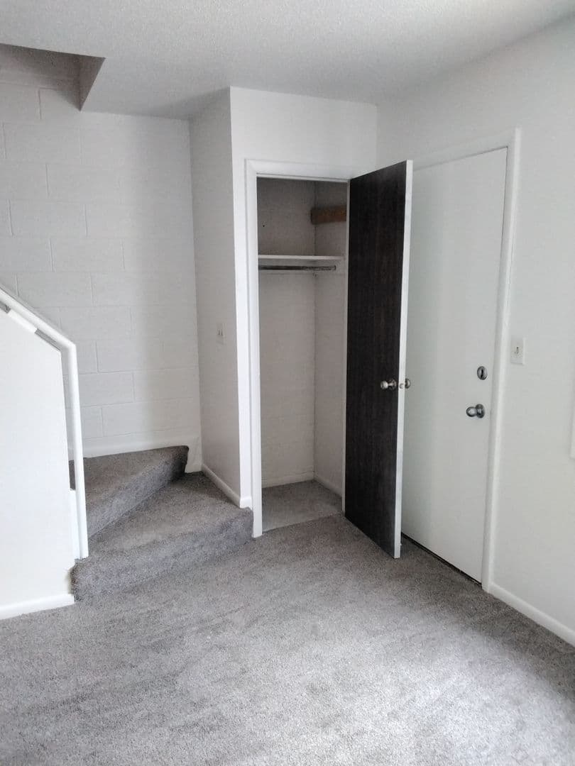 Ottumwa Apartment: 342 E. Park Ave.