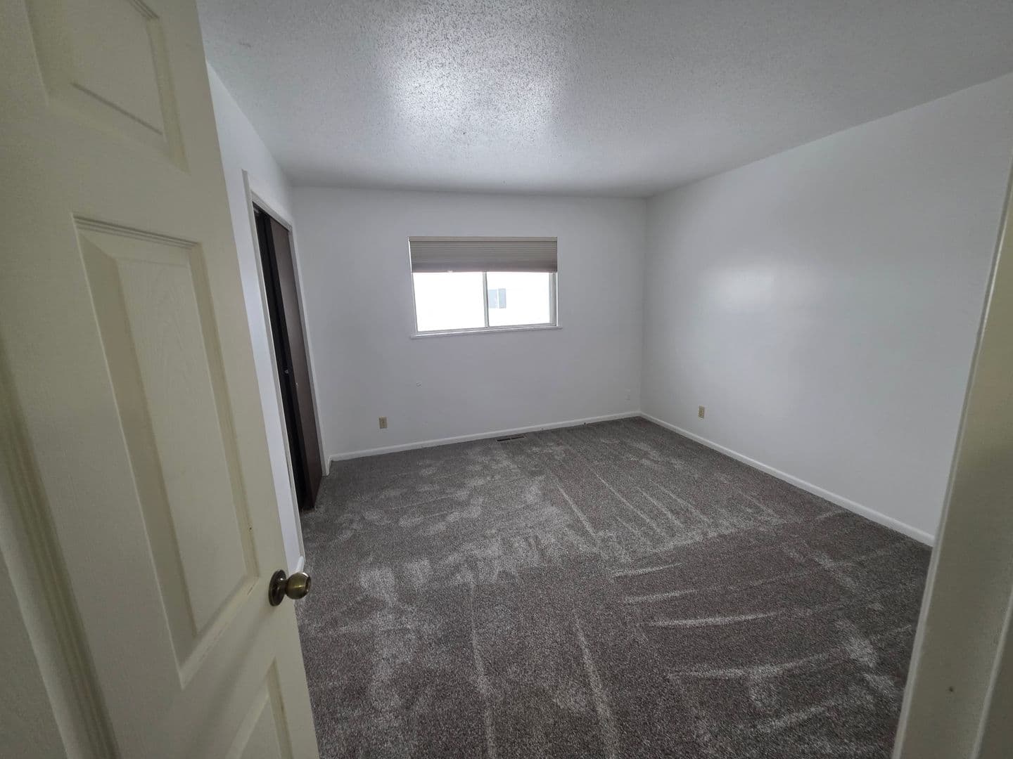 Ottumwa Apartment: 342 E. Park Ave.