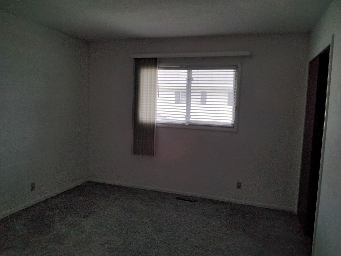 Ottumwa Apartment: 342 E. Park Ave.