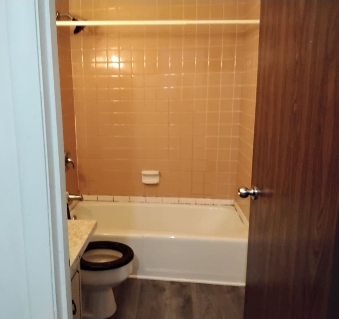 Ottumwa Apartment: 342 E. Park Ave.