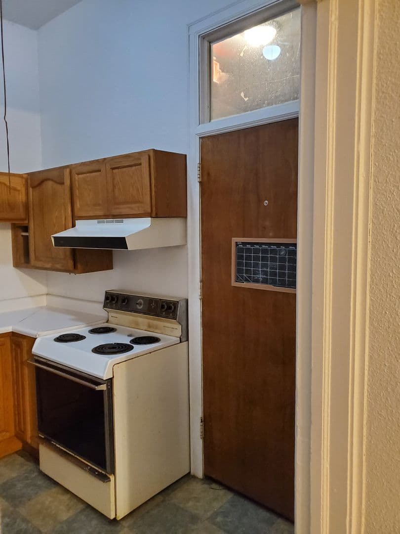 Agency Apartment: 227 W. Wapello St.