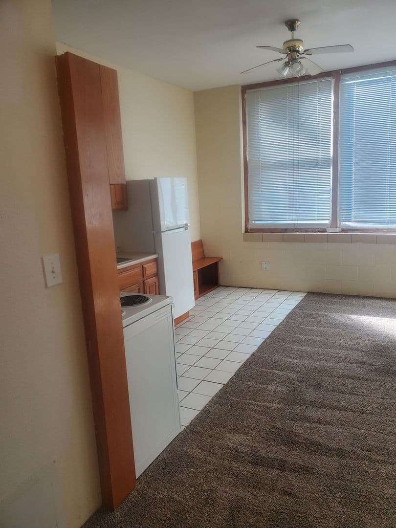 Agency Apartment: 227 W. Wapello St.