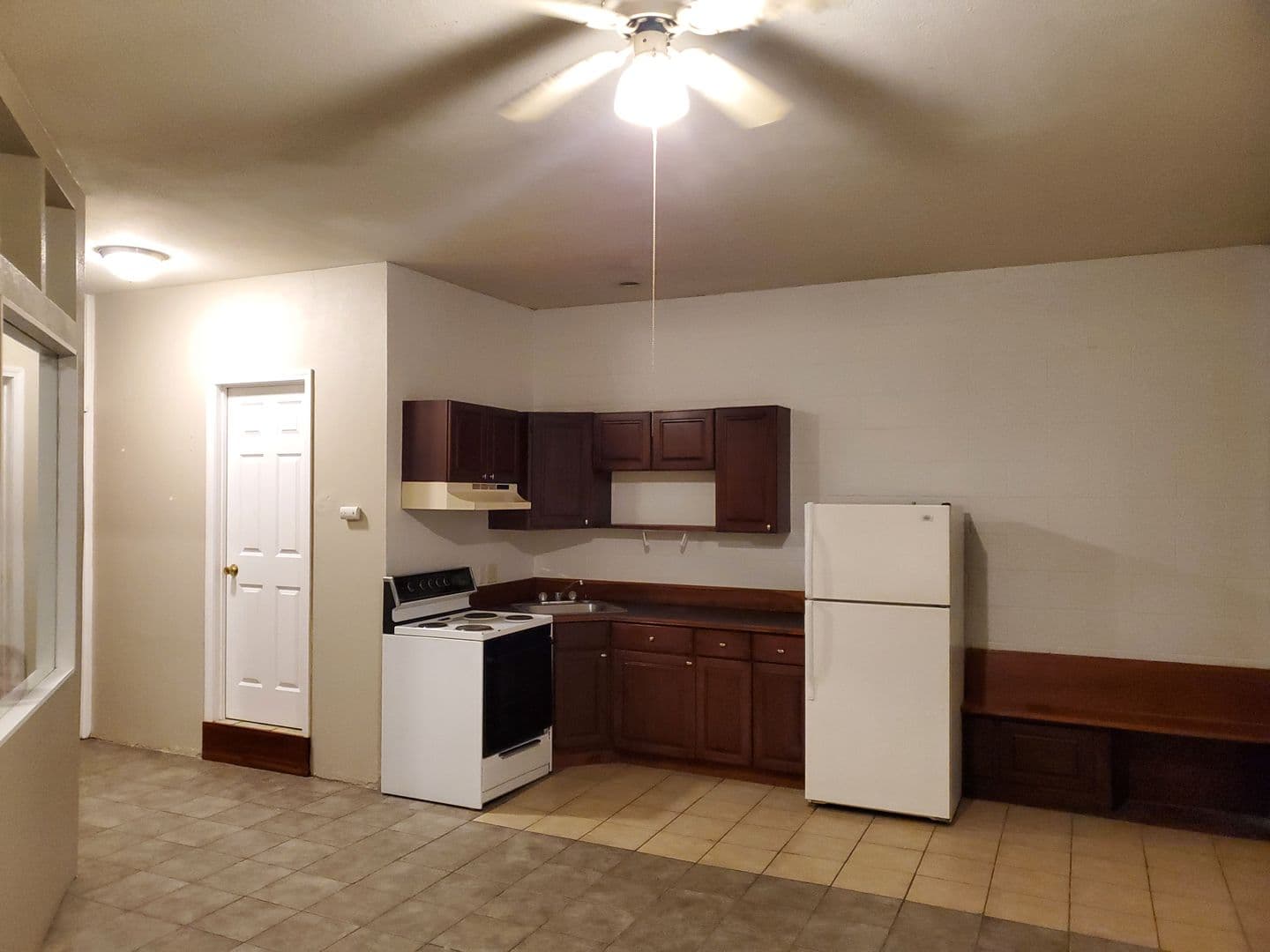 Agency Apartment: 227 W. Wapello St.