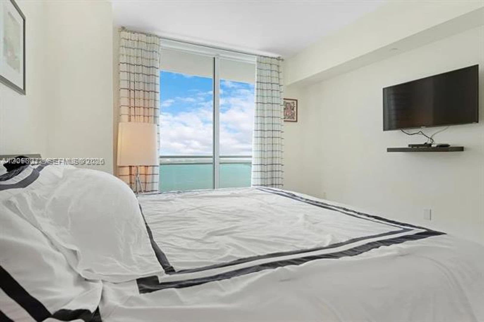 Miami Condo: 950 Brickell Bay Dr cu-3710