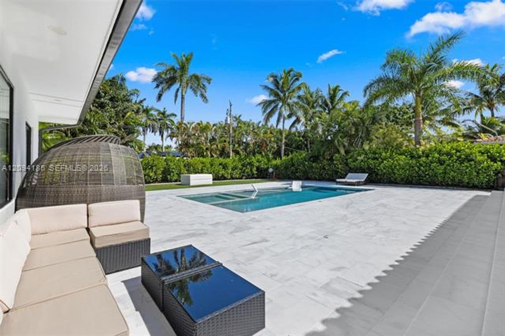 Hollywood House: 1117 Adams St # 1117