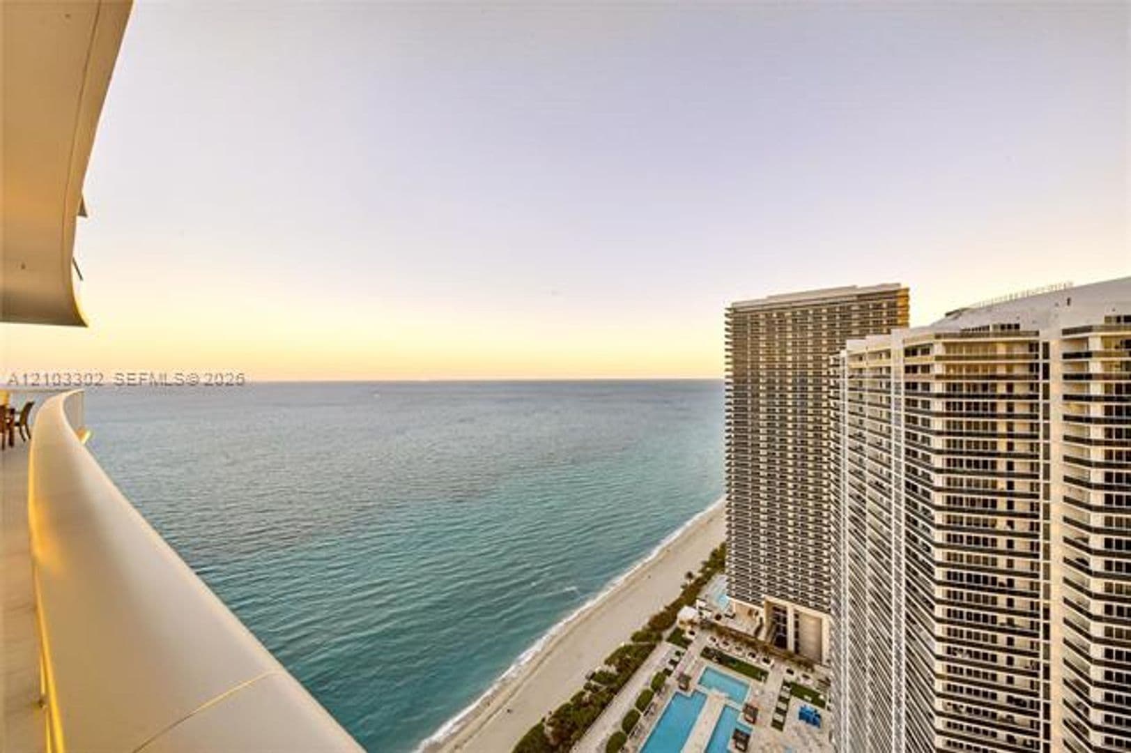 Hollywood Condo: 4111 S Ocean Dr cu-3703