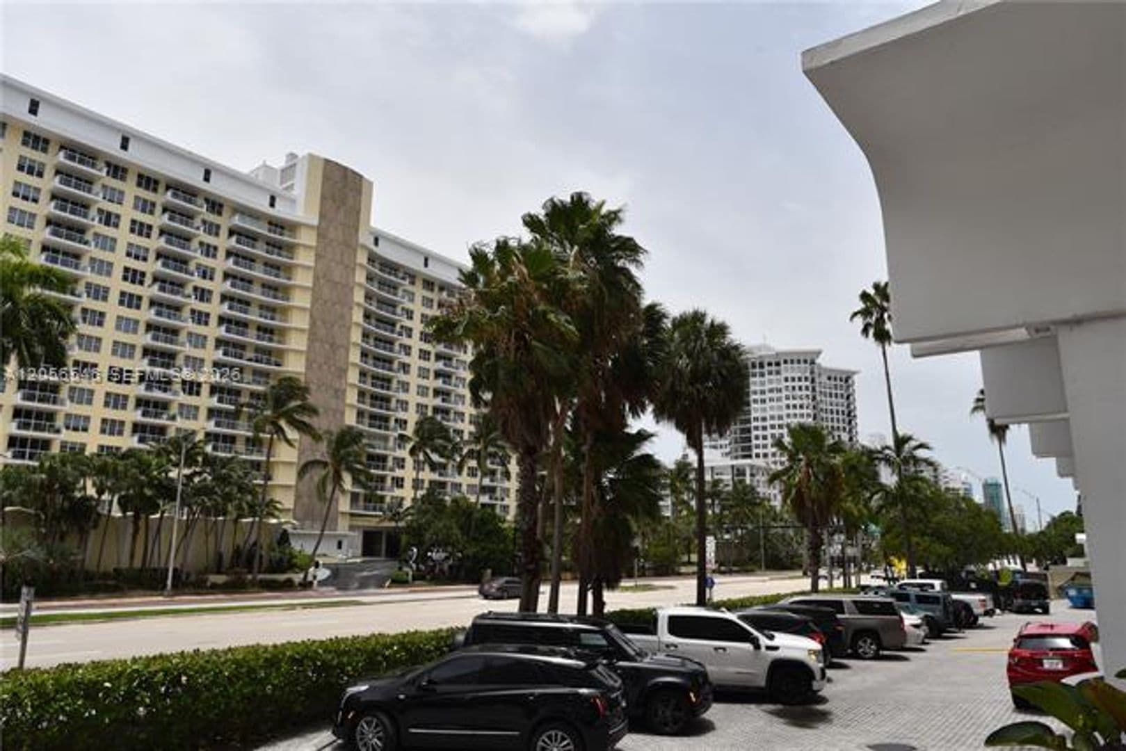Miami Beach House: 5555 Collins Ave cu-8K