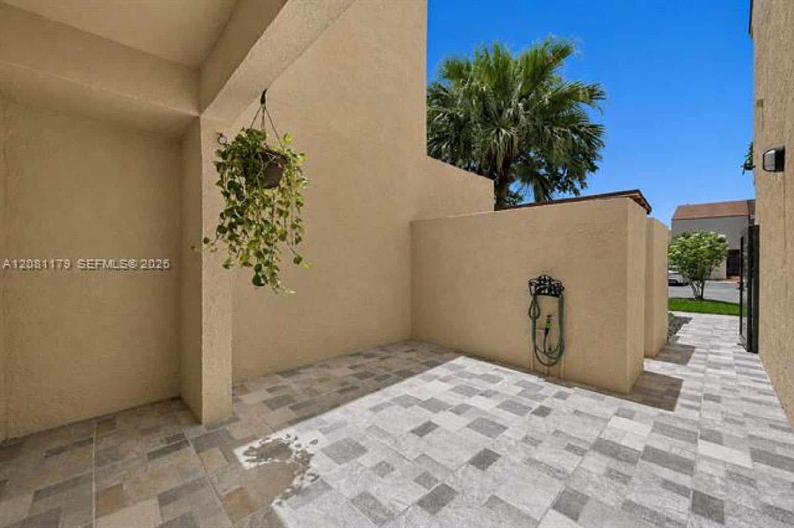 Miami Townhome: 9133 Fontainebleau Blvd th 5