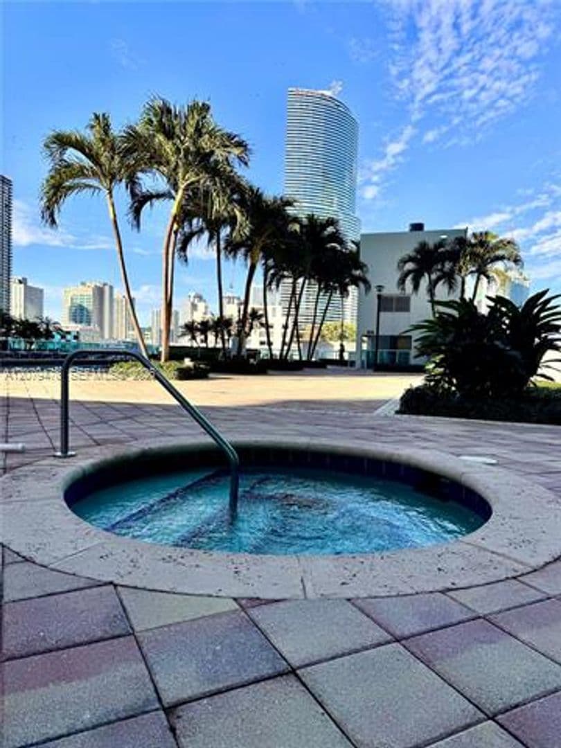 Miami Condo: 41 SE 5th St cu-2405