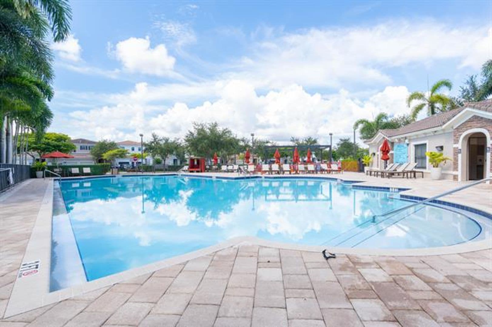 Miami House: 875 NE 193rd Ter # 875