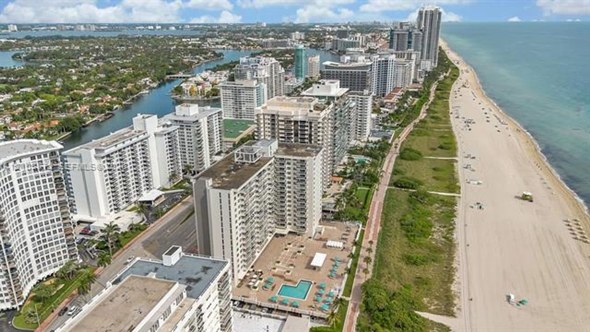 Miami Beach Condo: 5701 Collins Ave cu-301