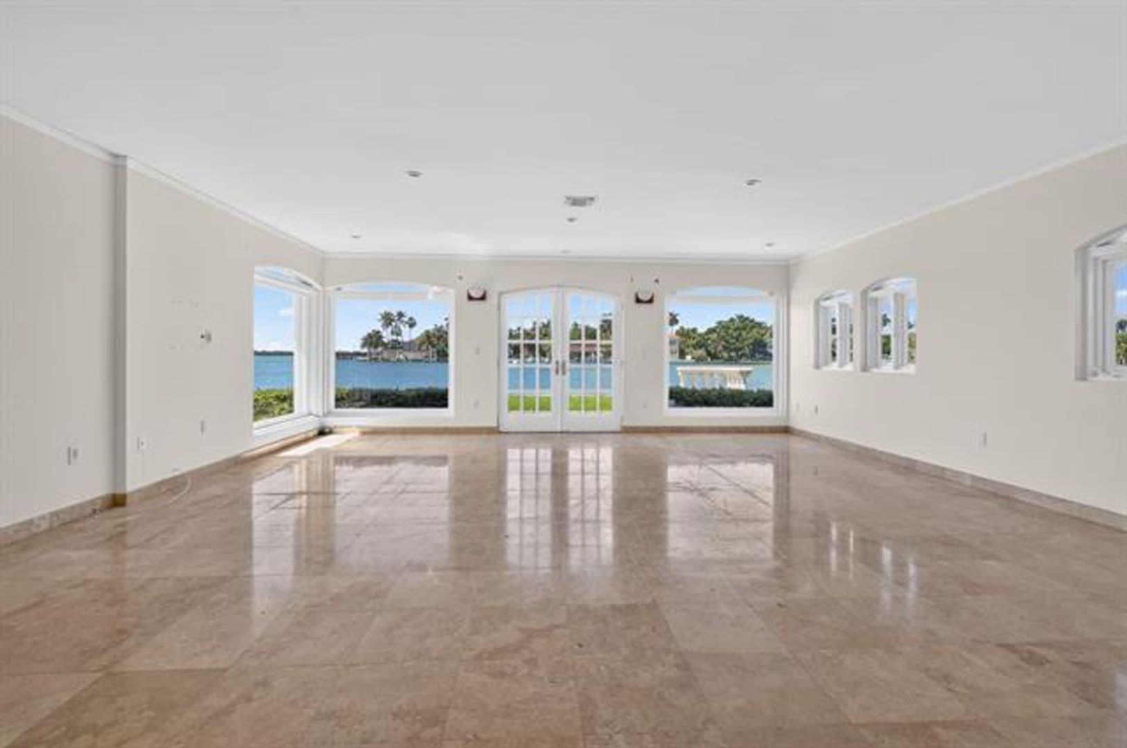 North Bay Village House: 7500 W Treasure Dr # 7500