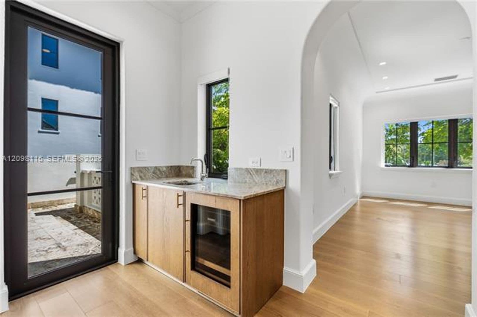 Coral Gables Condo: 555 Santander Ave cu-V4