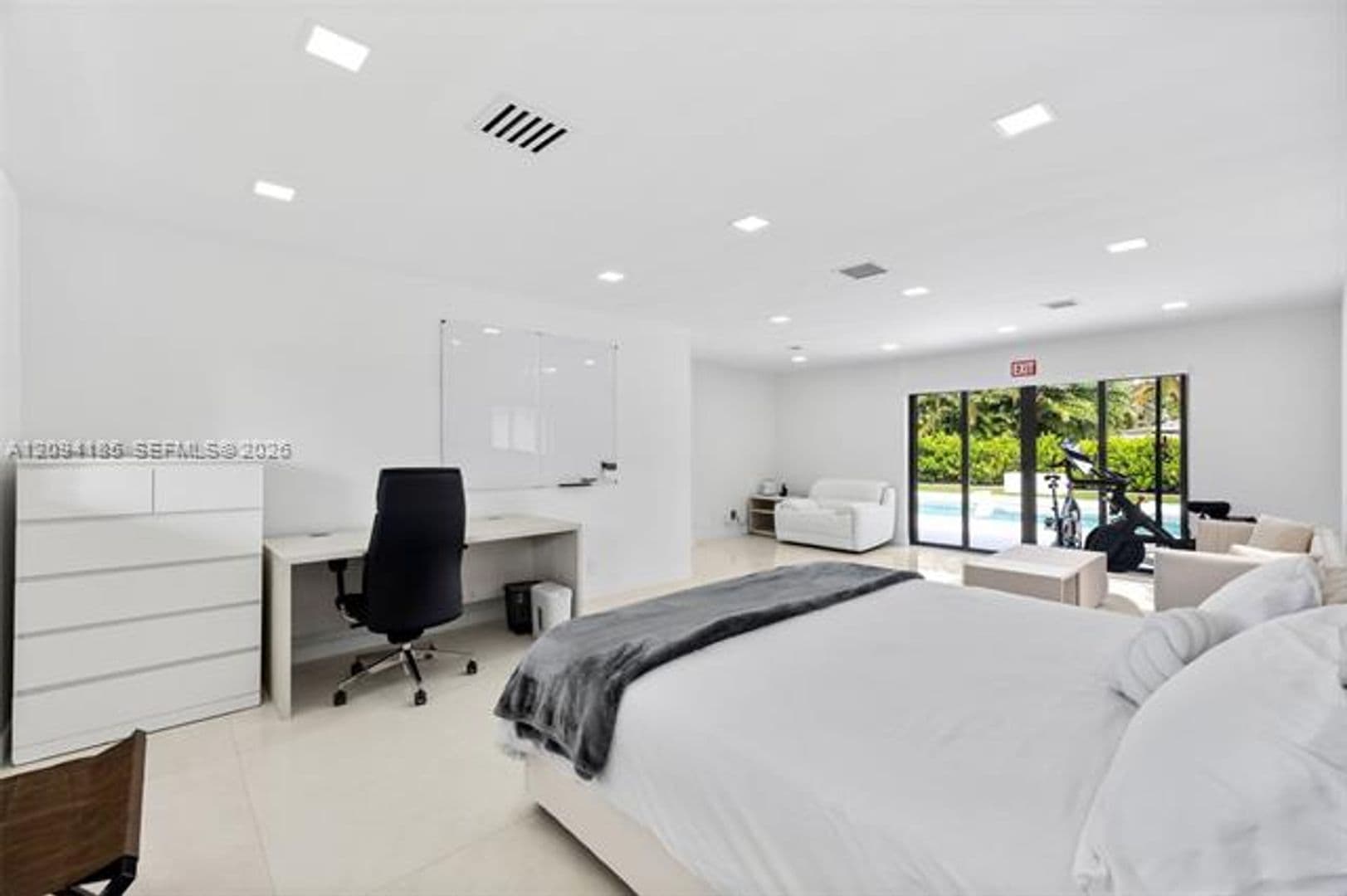 Hollywood House: 1117 Adams St # 1117