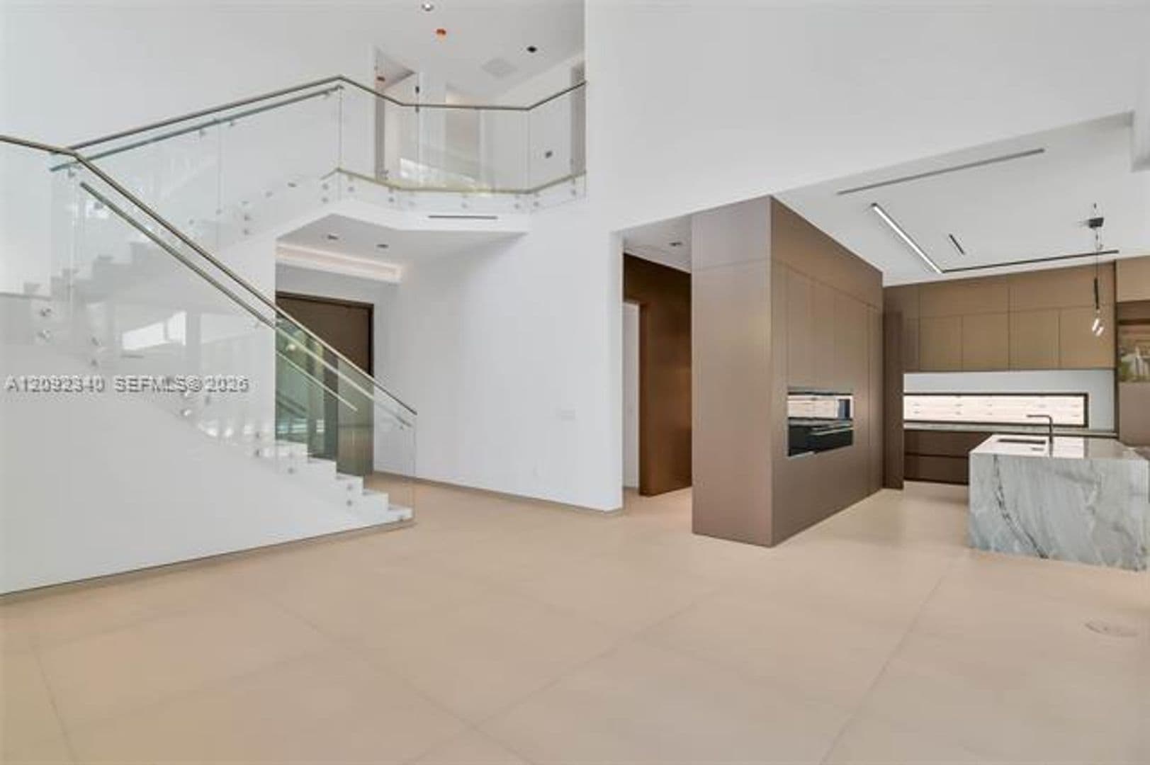 Miami House: 125 SW 29th Rd # 125