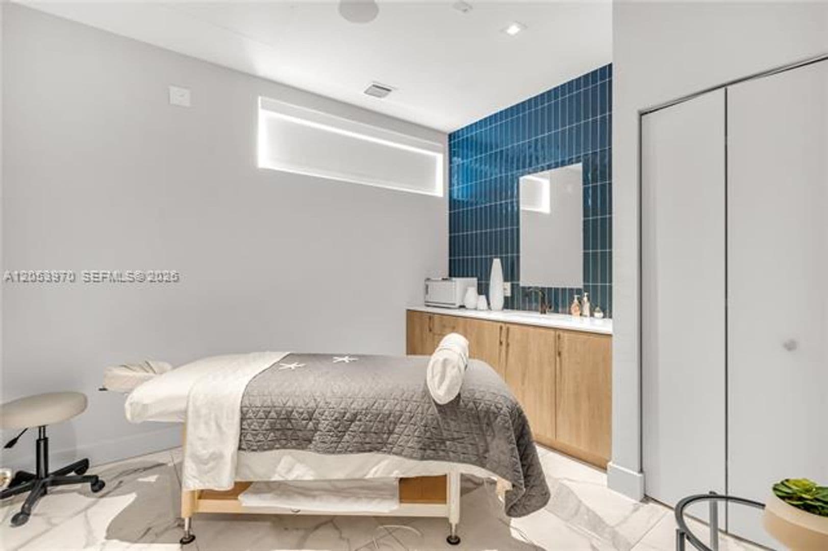 Miami Condo: 90 SW 3rd St cu-4403