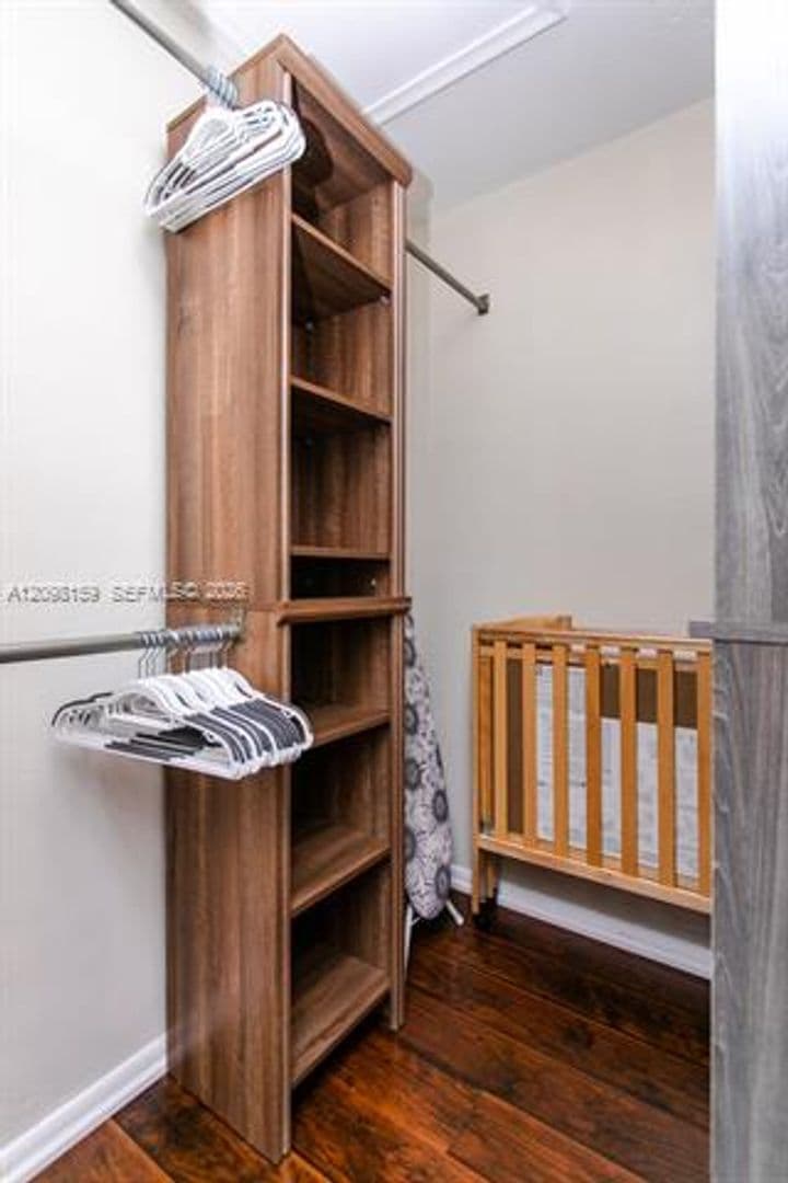 Hollywood House: 1254 Harrison St # 1254