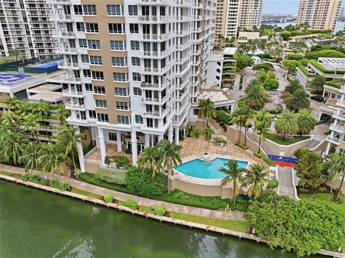 Miami Condo: 801 Brickell Key Blvd cu-808