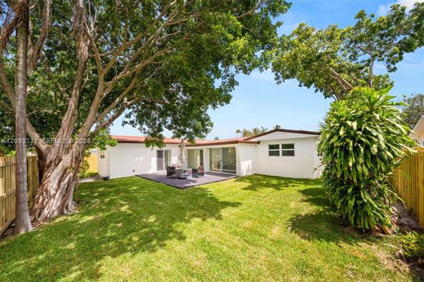 Hollywood House: 2819 Cleveland St # 2819
