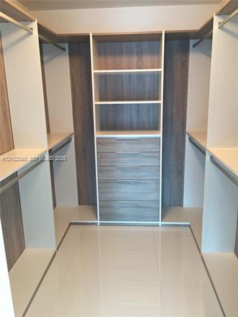 Key Biscayne Condo: 350 Ocean Dr cu-704N