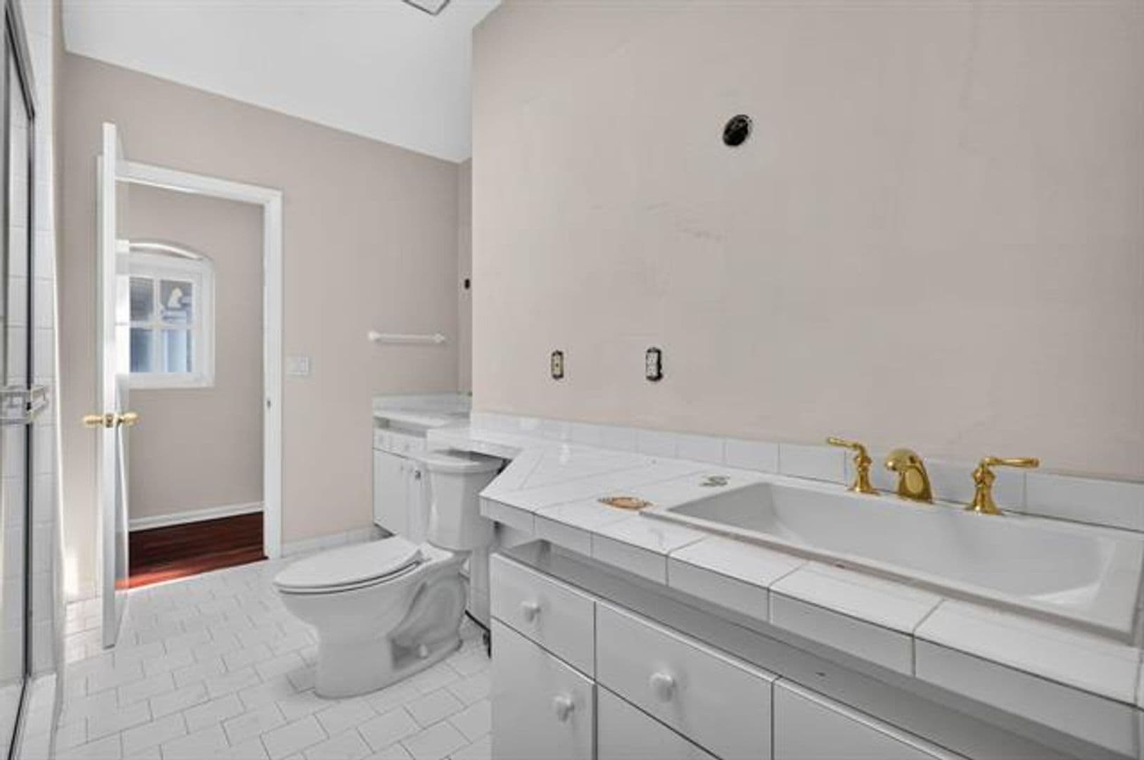 North Bay Village House: 7500 W Treasure Dr # 7500