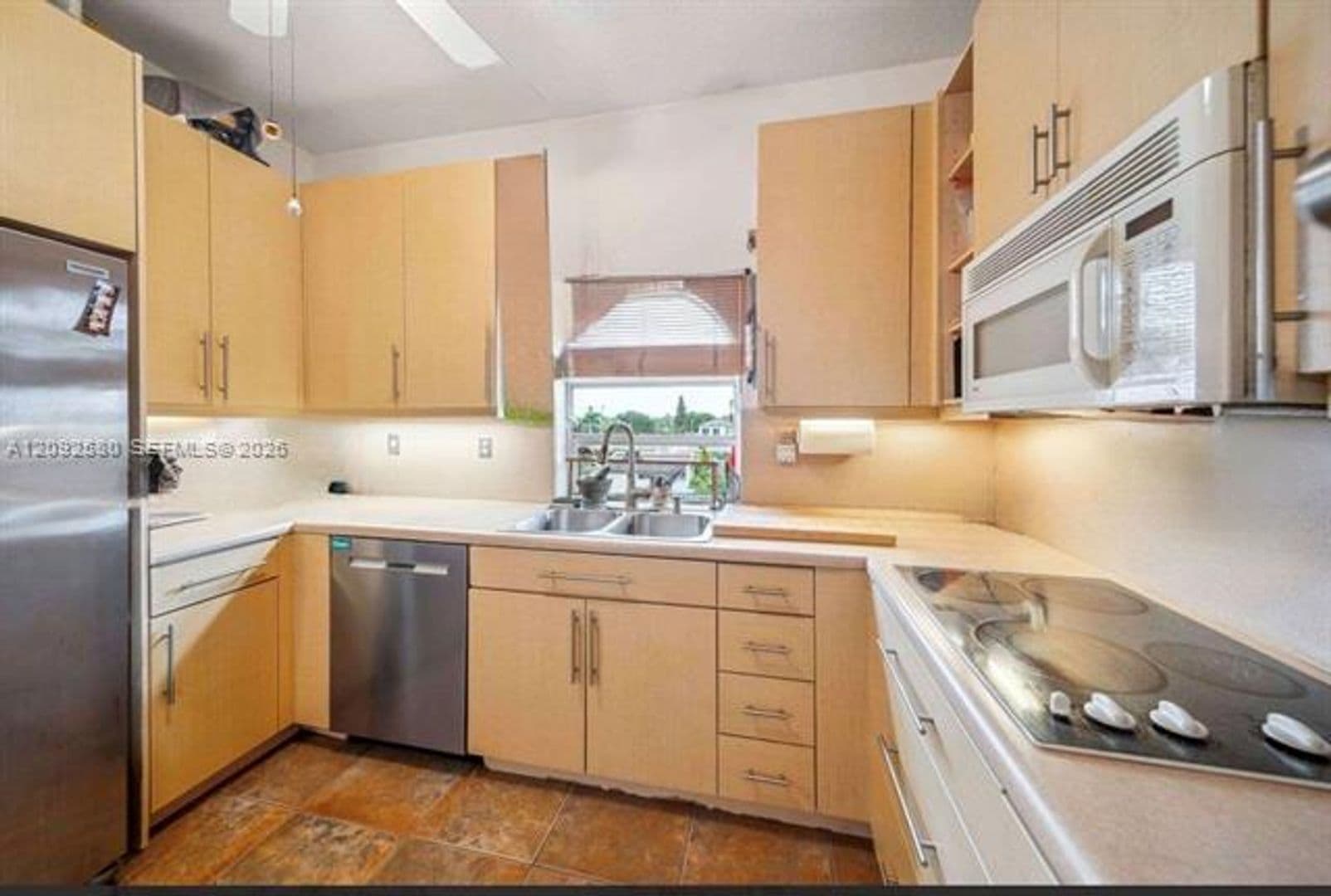 Surfside House: 9008 Collins Ave cu-402