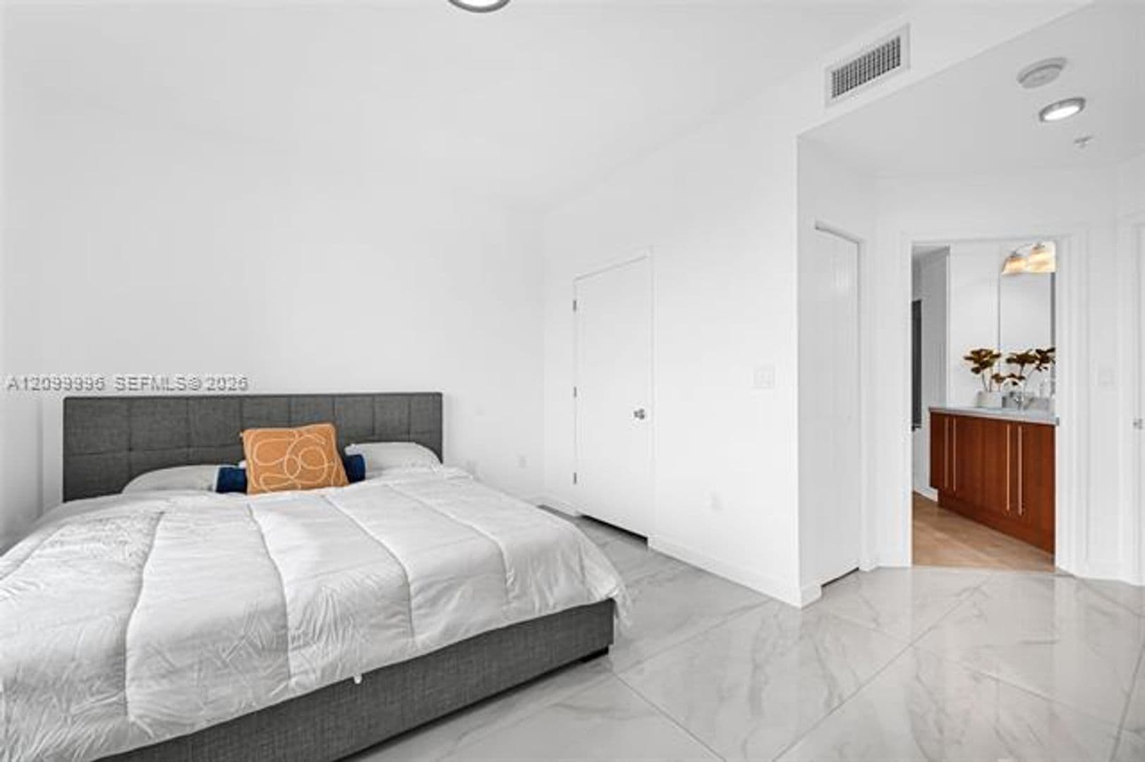 Miami Condo: 1111 SW 1st Ave cu-2714-N