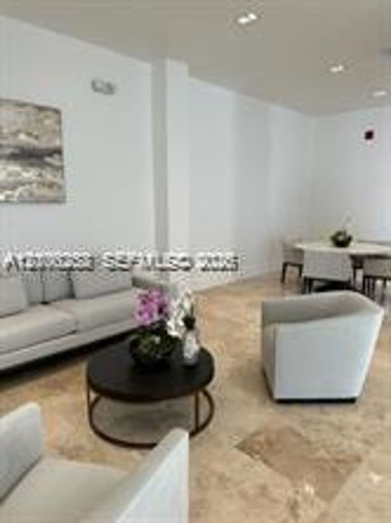 Hollywood Condo: 2201 S Ocean Dr cu-1507