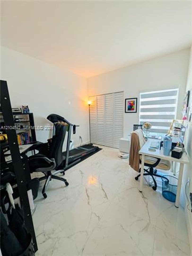 Hialeah House: 8137 NW 199th Ter # 8137