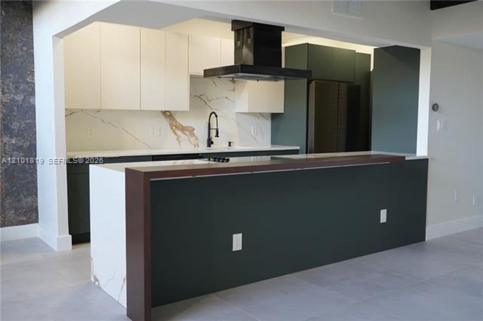 Plantation Townhome: 701 E Coco Plum Cir th 8